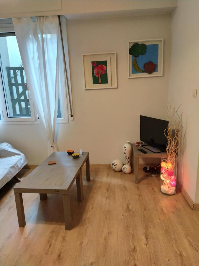 Cozy Apartment Ideally Located City Center And Megaron Moussikis Metro Station アテネ エクステリア 写真